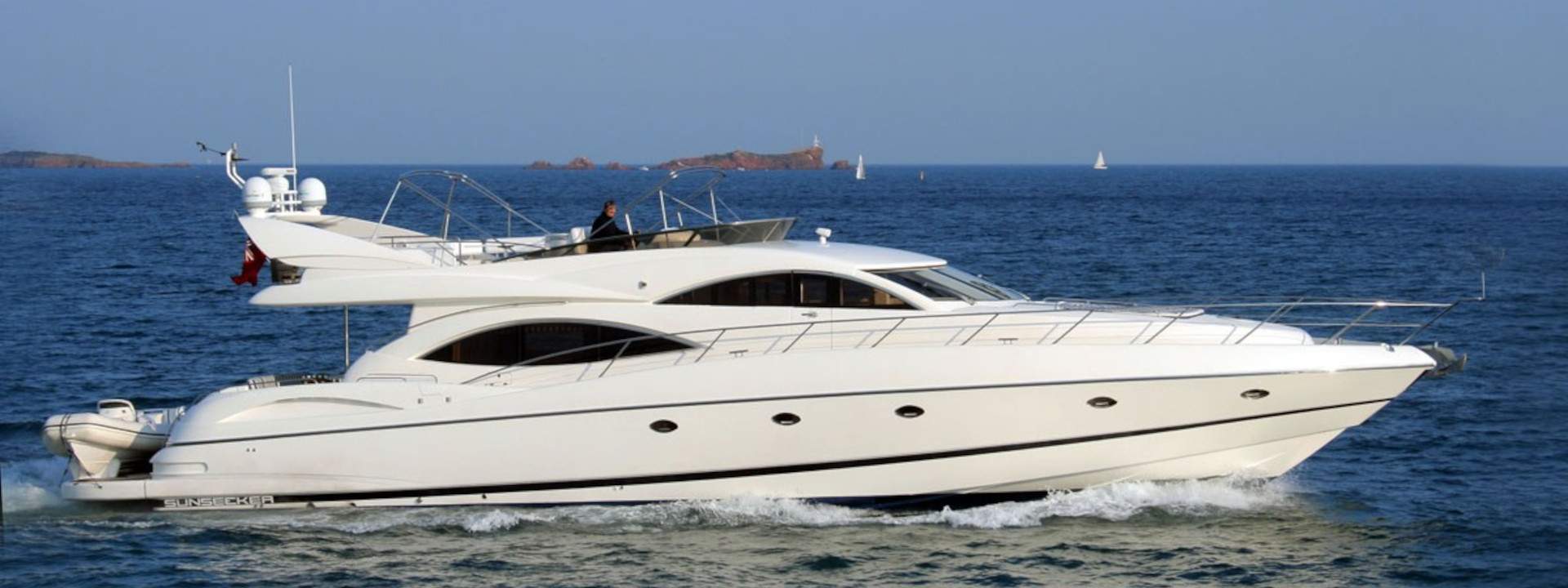 Luxury Yacht Manhattan 74