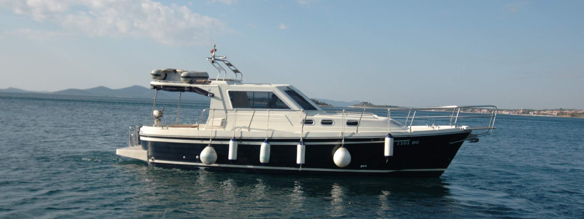Моторная яхта SAS Adria 1002