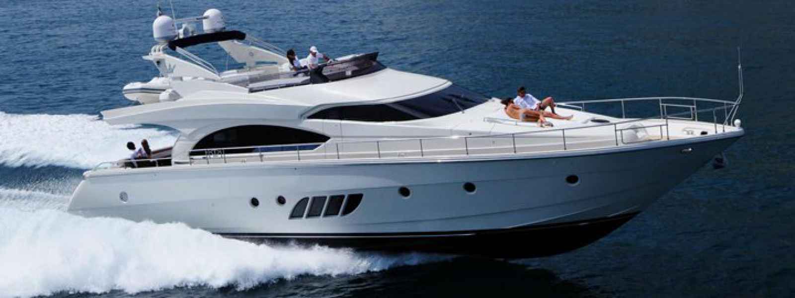 Yacht di Lusso Dominator 680