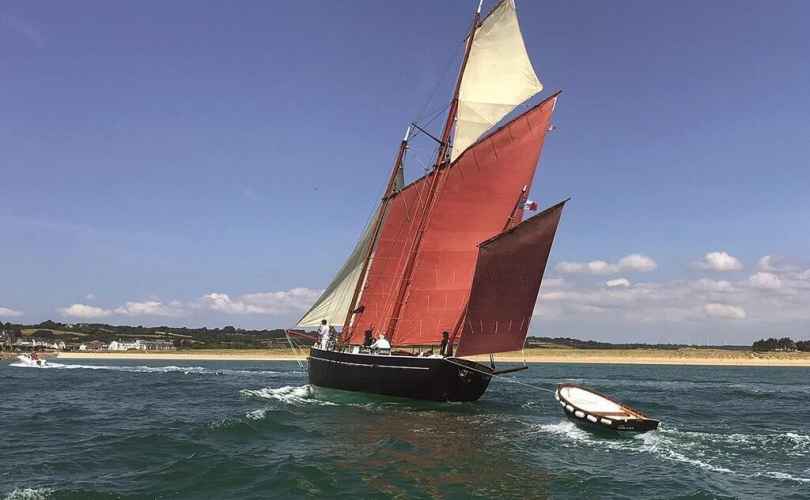 Sailboat charter Cogolin