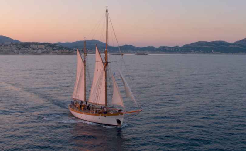 Sailboat charter Campania
