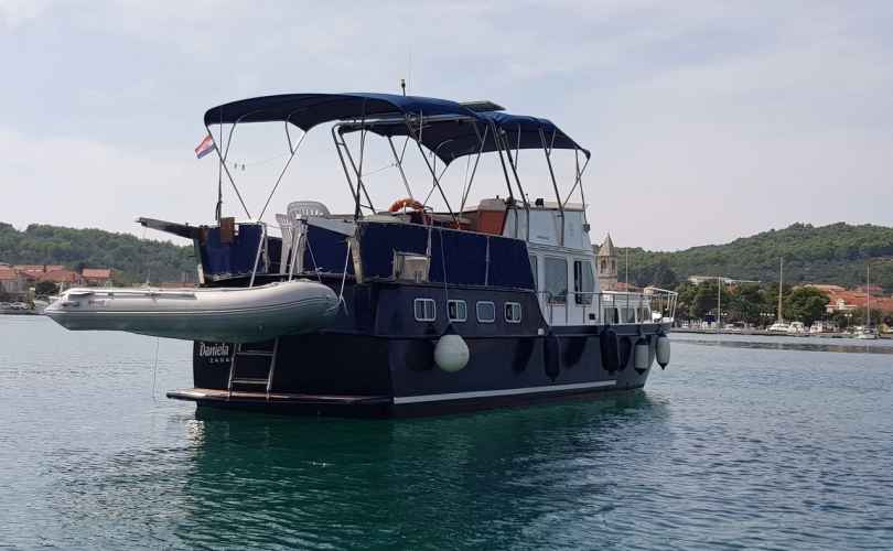 Motor boat charter Rogoznica