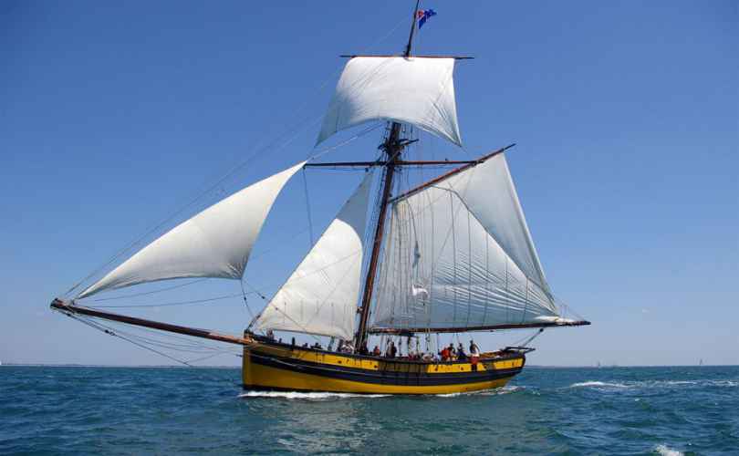 Sailboat charter Tarragona