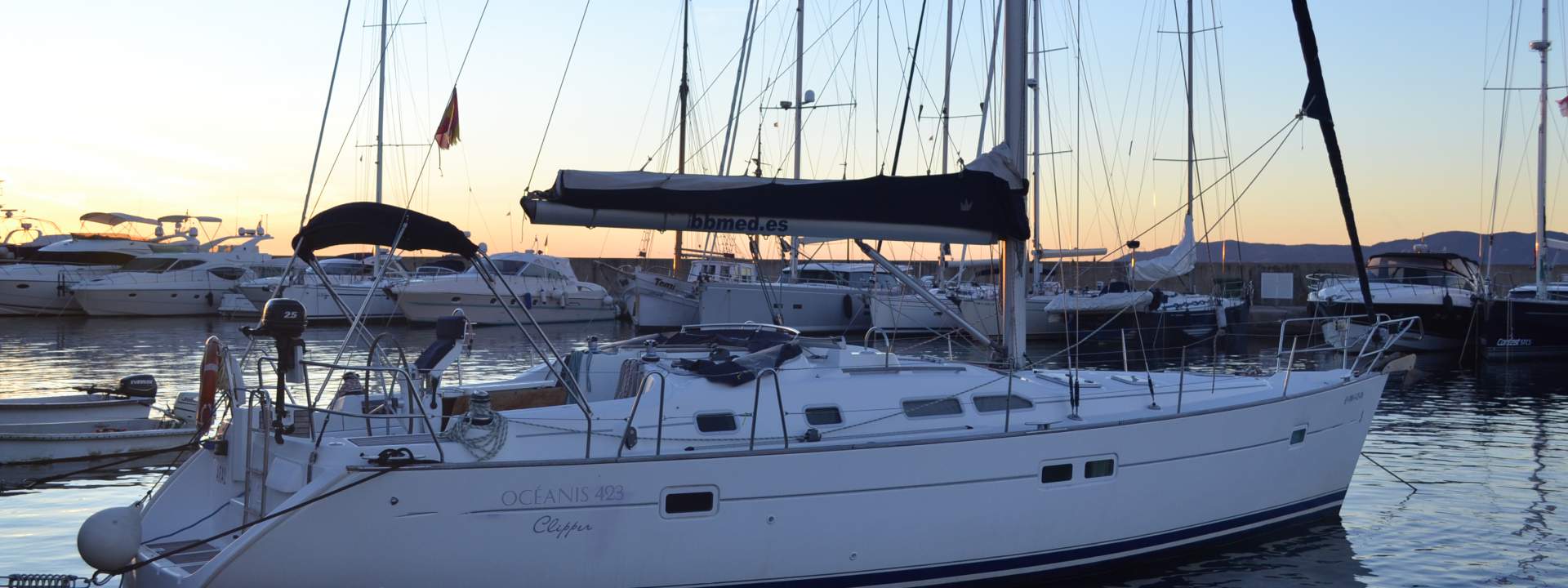 Sailboat Oceanis Clipper 423