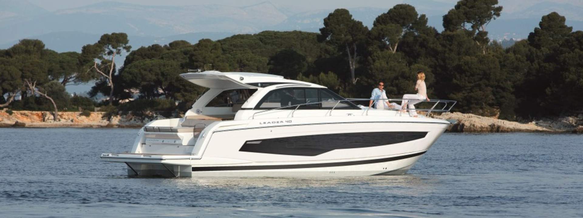 Barco a motor Leader 40