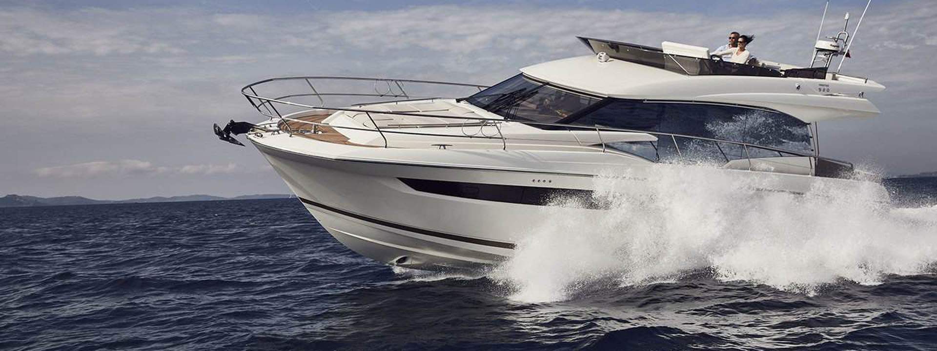 Motor boat Prestige 520