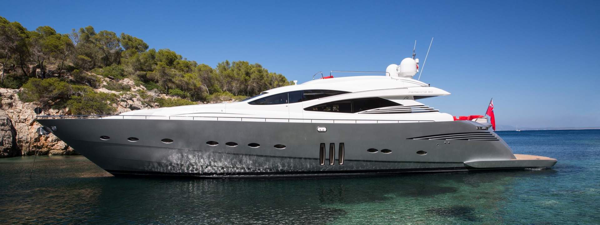 Luxury Yacht Pershing 90