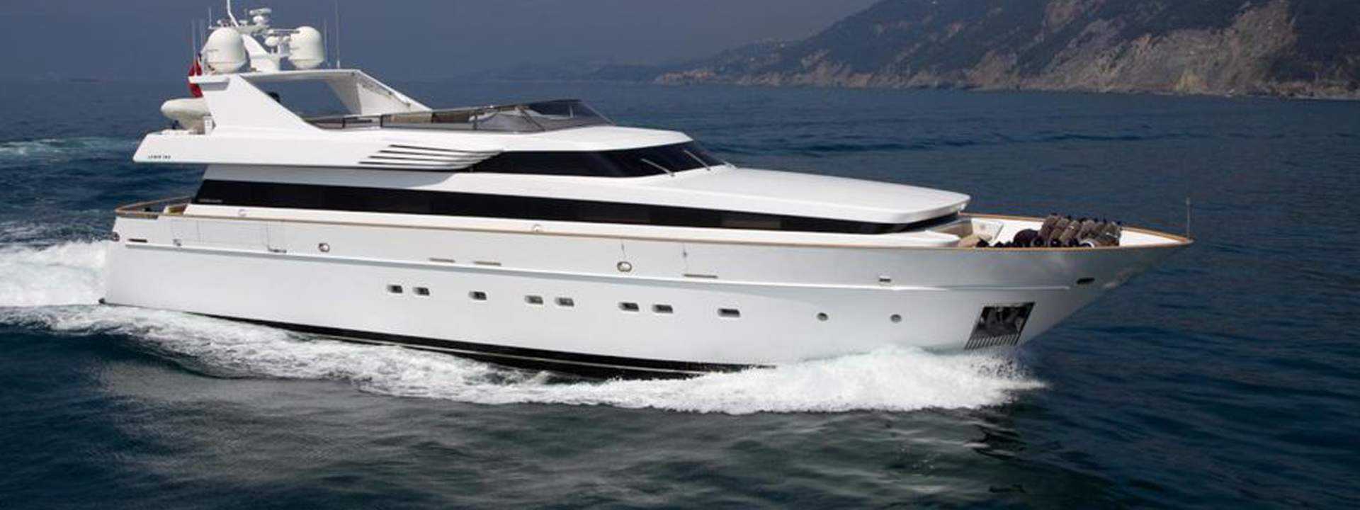 Luxury Yacht Akhir 105S