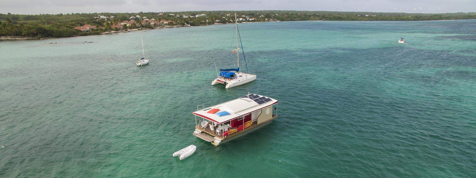 Catamaran Aqua Lodge