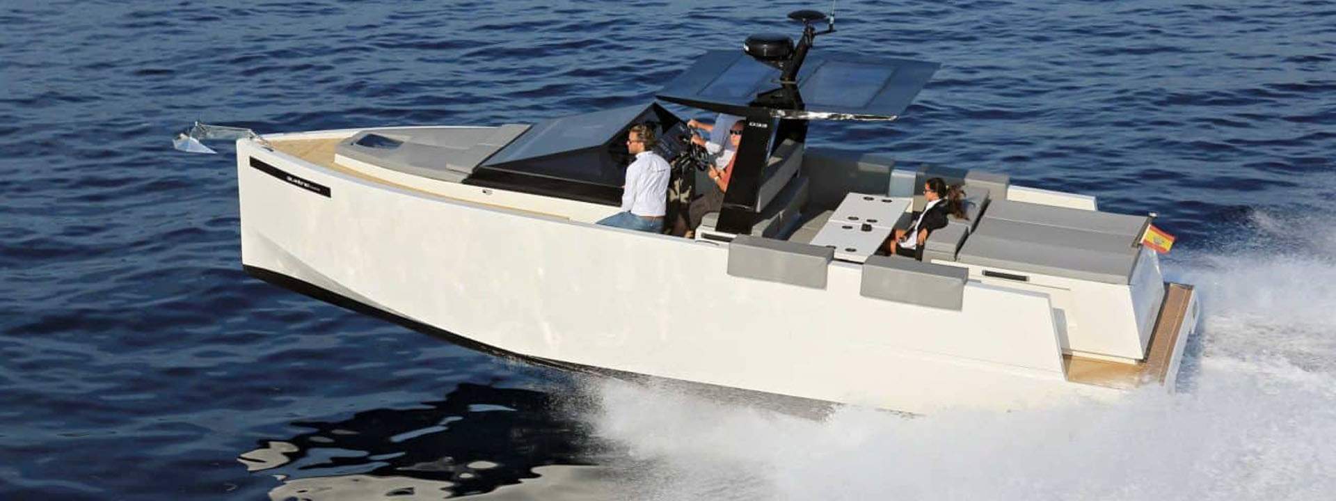 Barco a motor D33