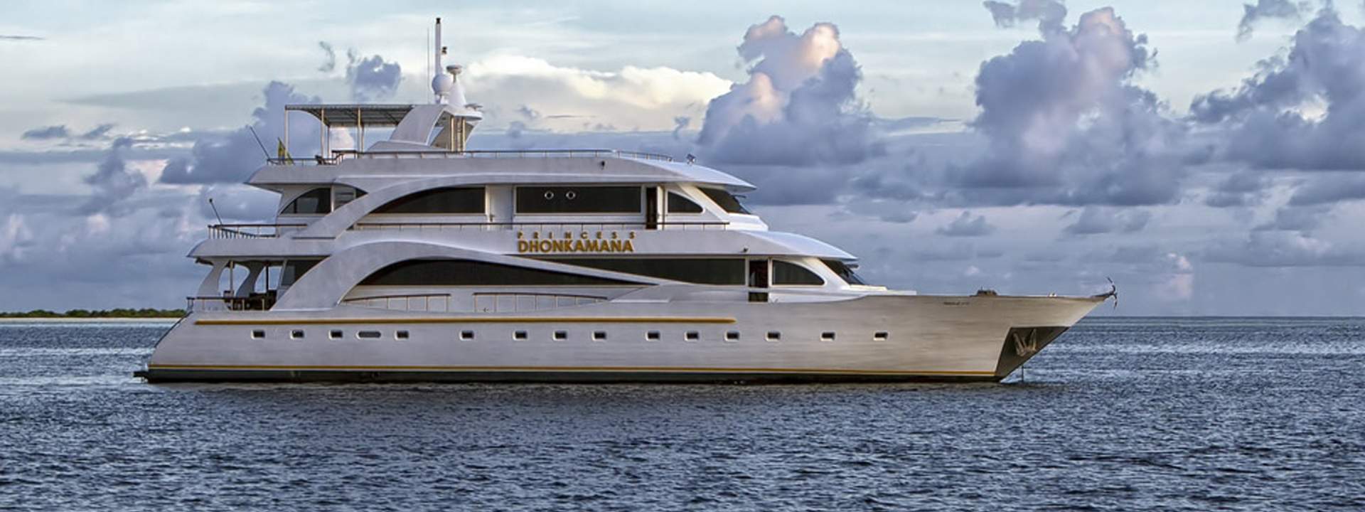 Luxury Yacht Princess Dhonkamana