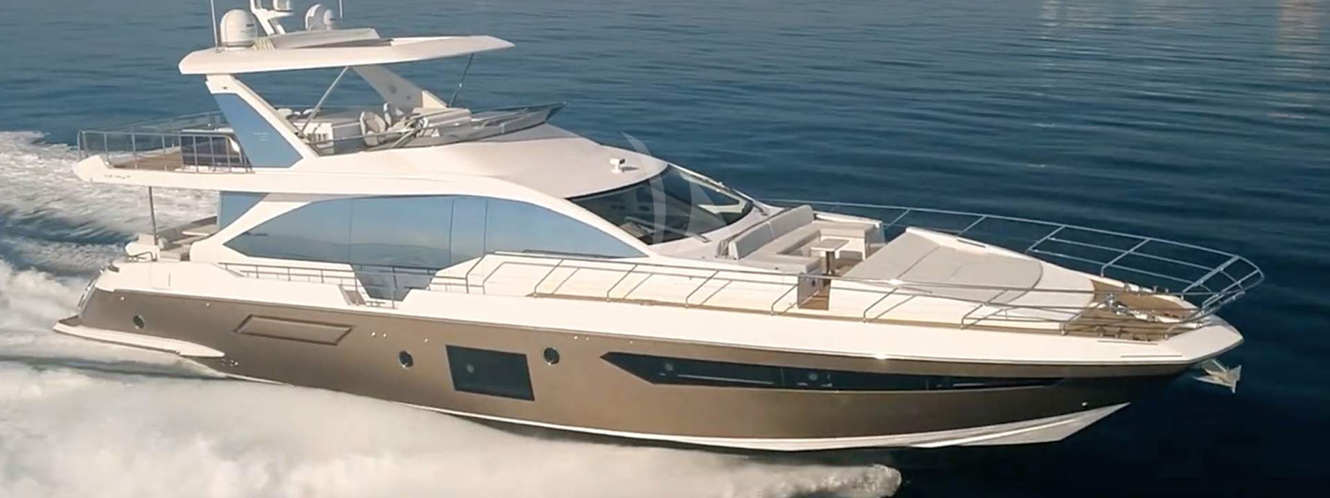 Luxury Yacht Azimut 72 Flybridge