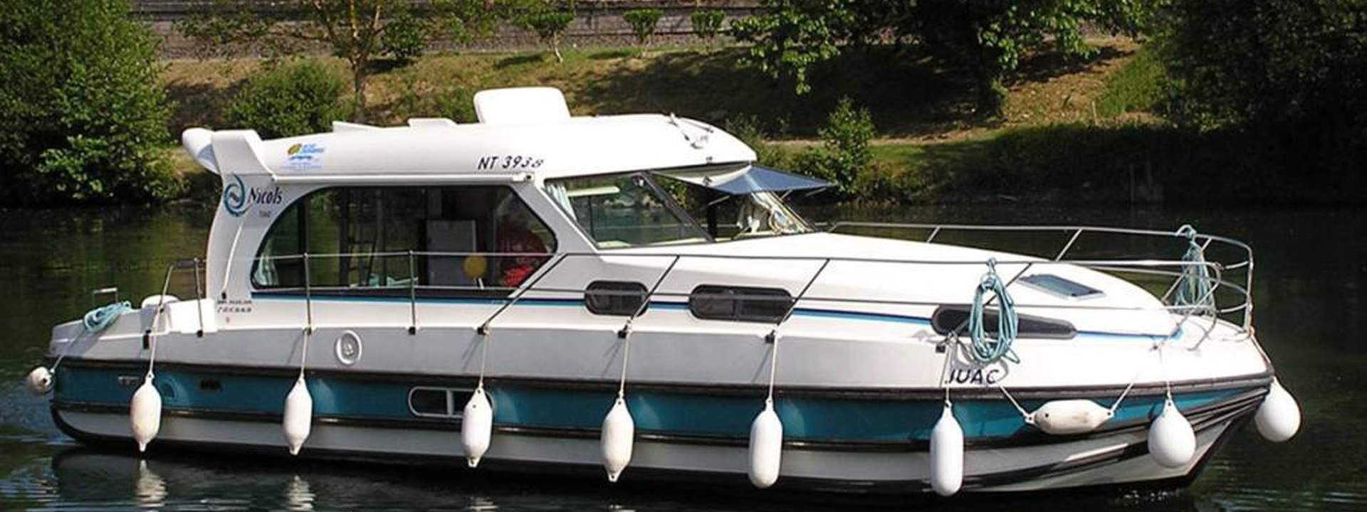 Houseboat Sedan 1150