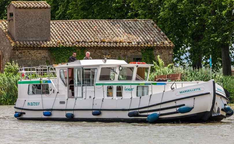 Houseboat charter Italy