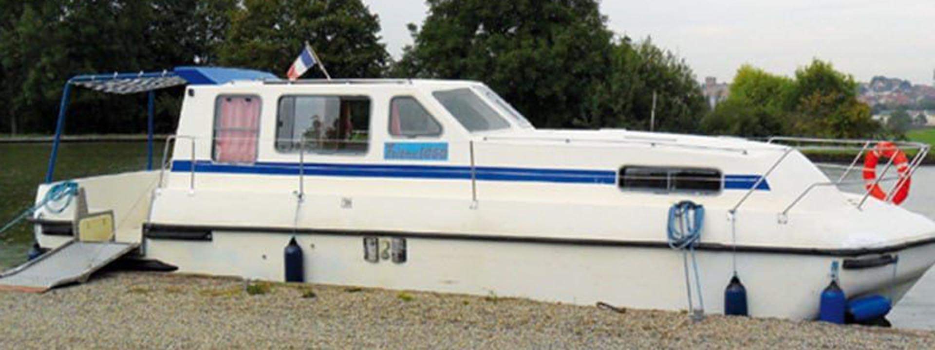 Houseboat Triton 1060 Handy