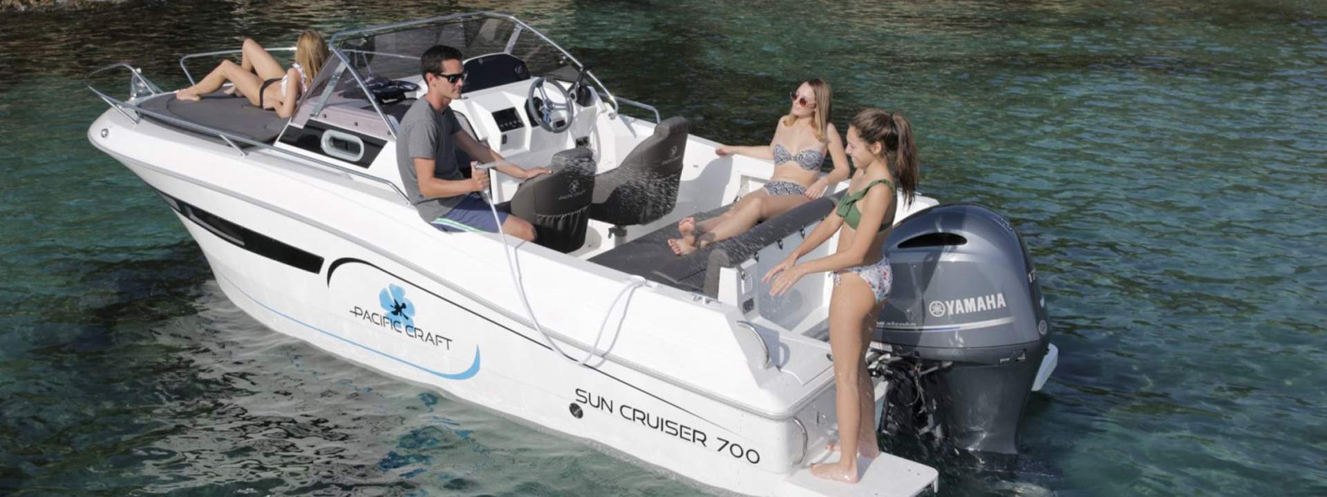 Barco a motor Pacific Craft 700 Sun Cruiser