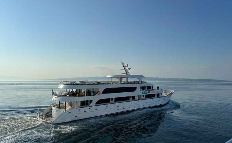 Motor boat charter Salerno