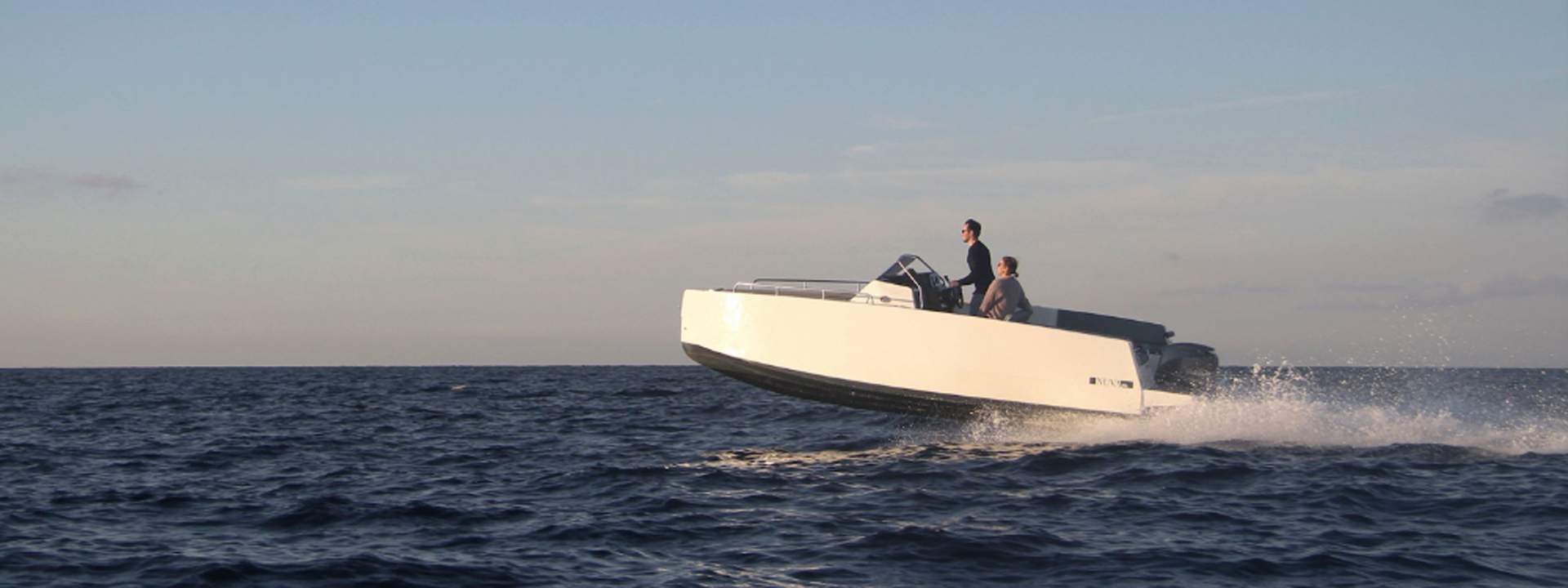 Barca a motore Nuva M6 Cabin