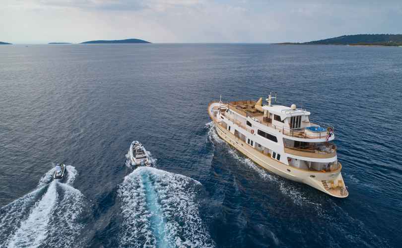 Luxury Yacht charter North America