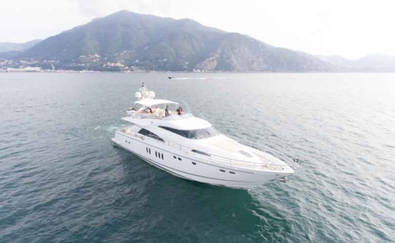 Motor boat charter Campania