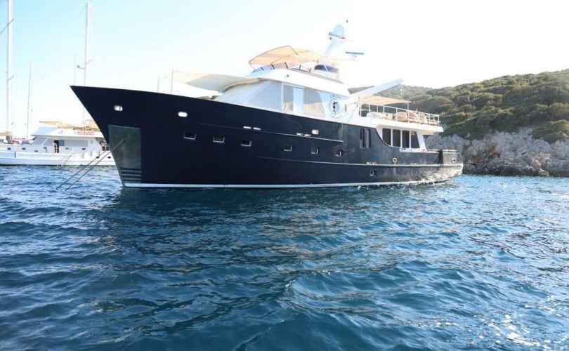Motor boat charter Seget Donji