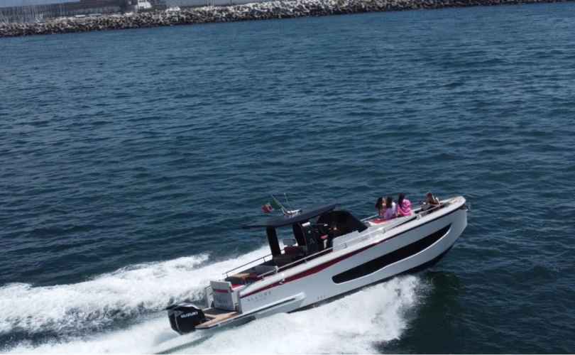 Motor boat charter Antilles