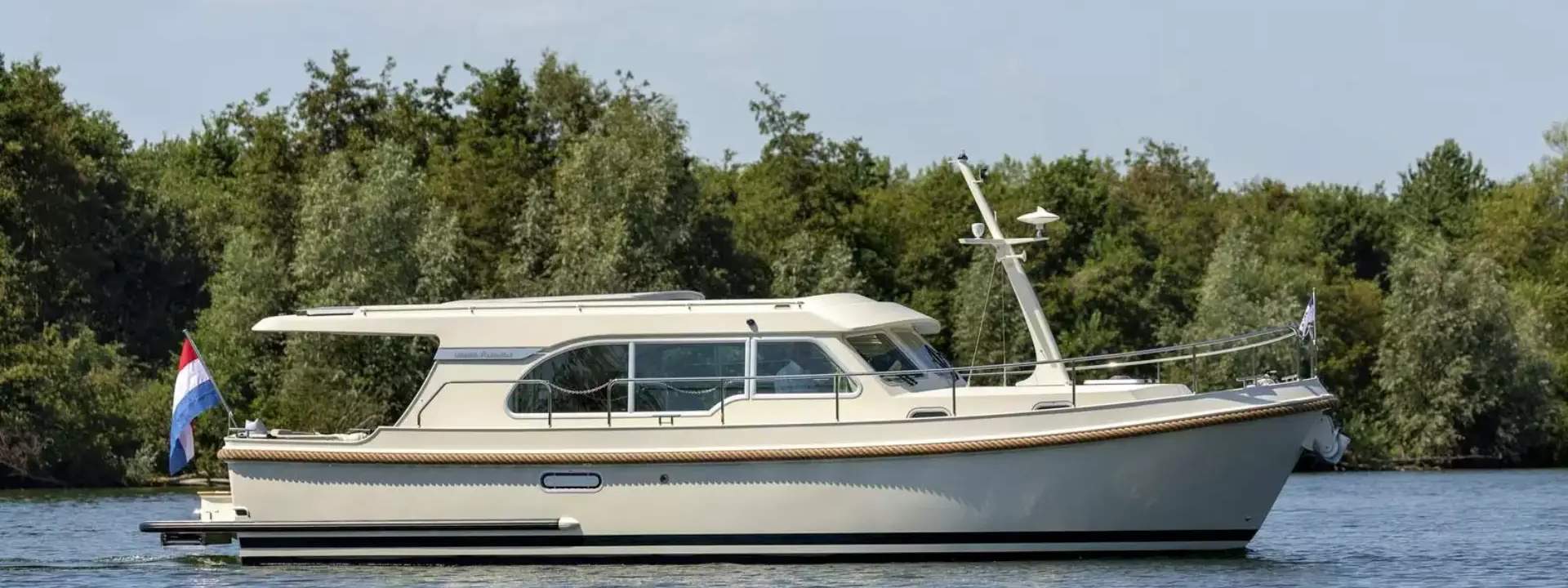 Barca a motore Grand Sturdy 35.0 Sedan