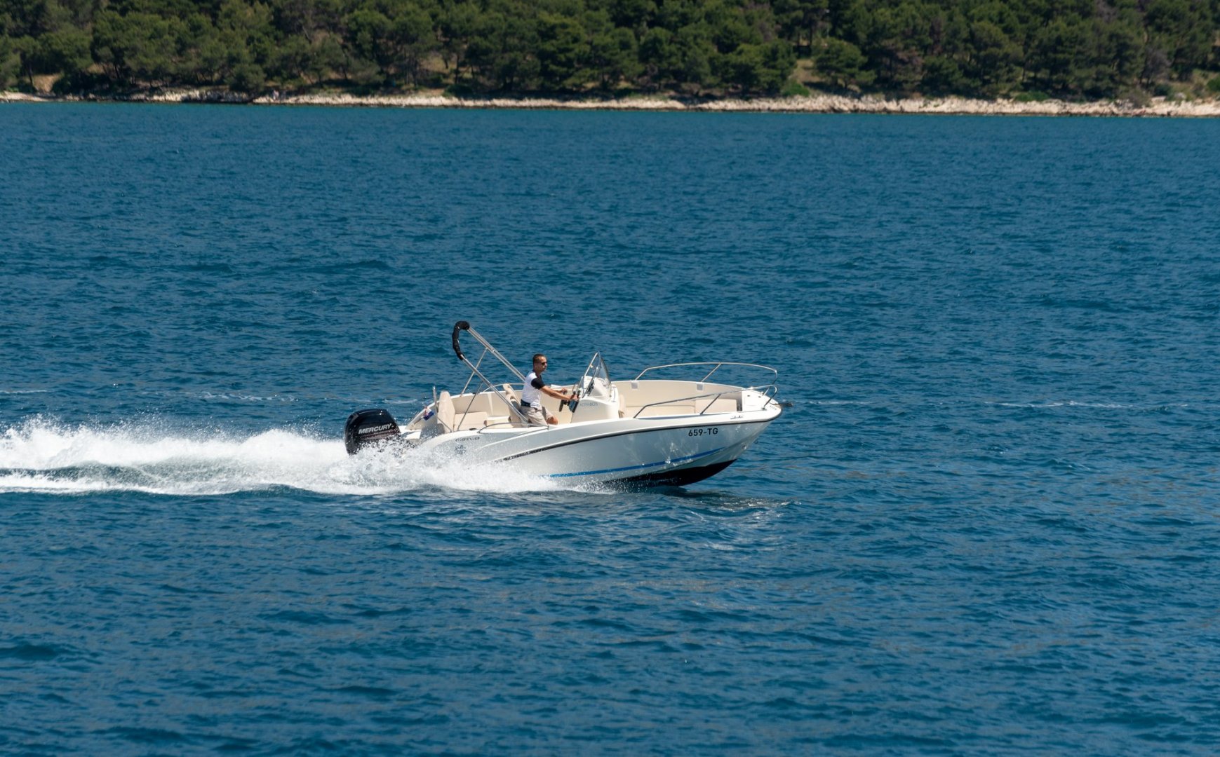 Motor boat Activ 605 Open