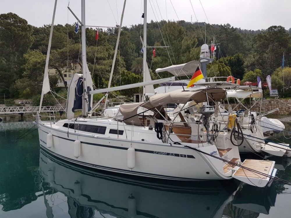 Sailboat Bavaria Cruiser 33