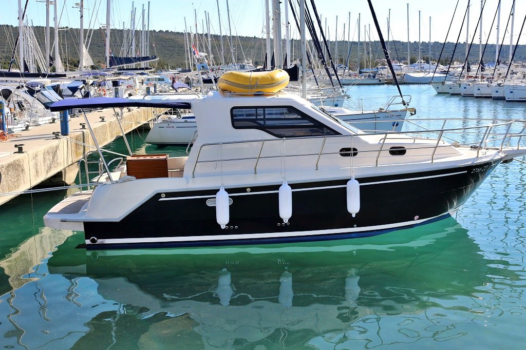 Barco a motor SAS Vektor 950