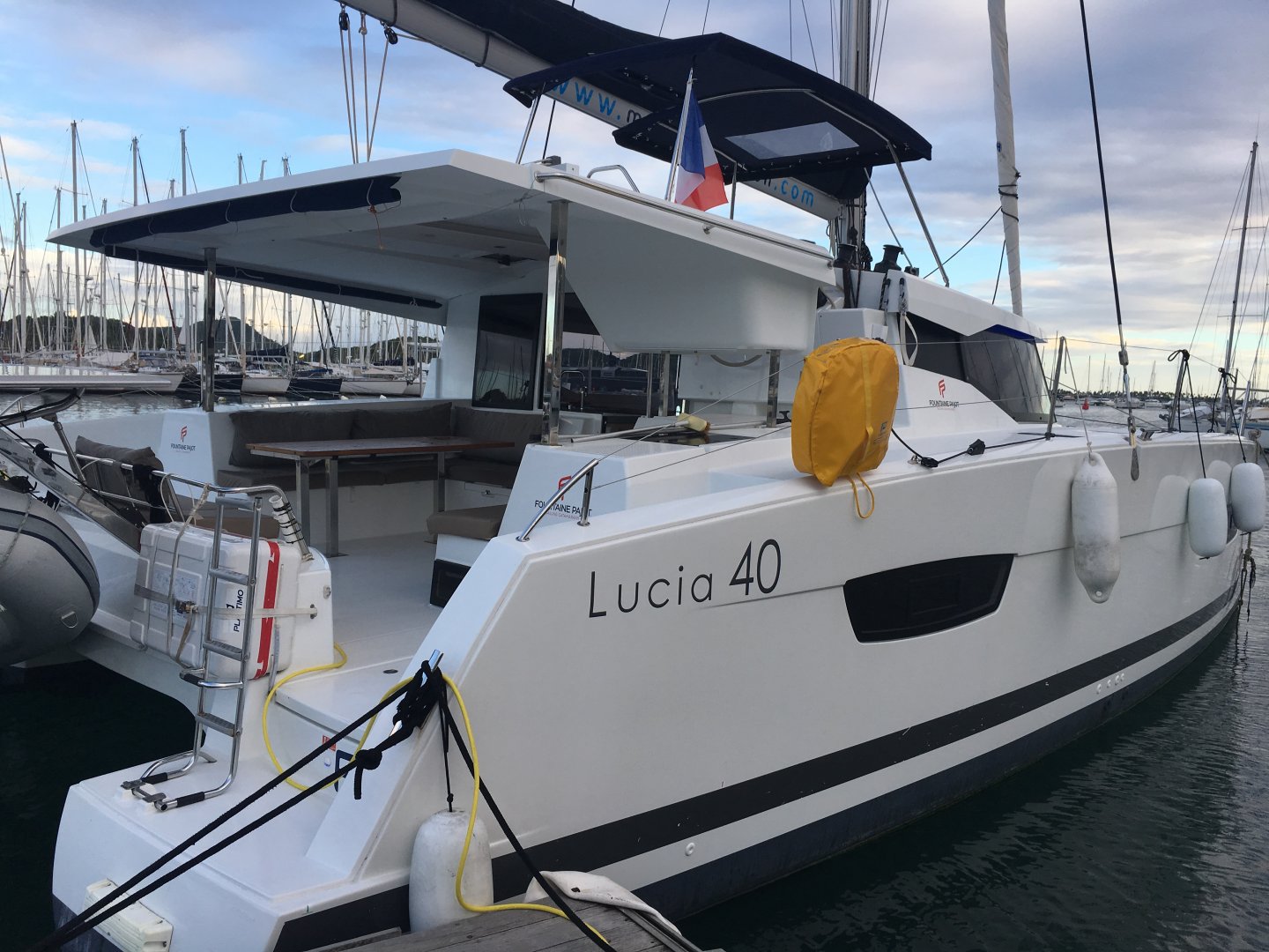 Catamarán Lucia 40