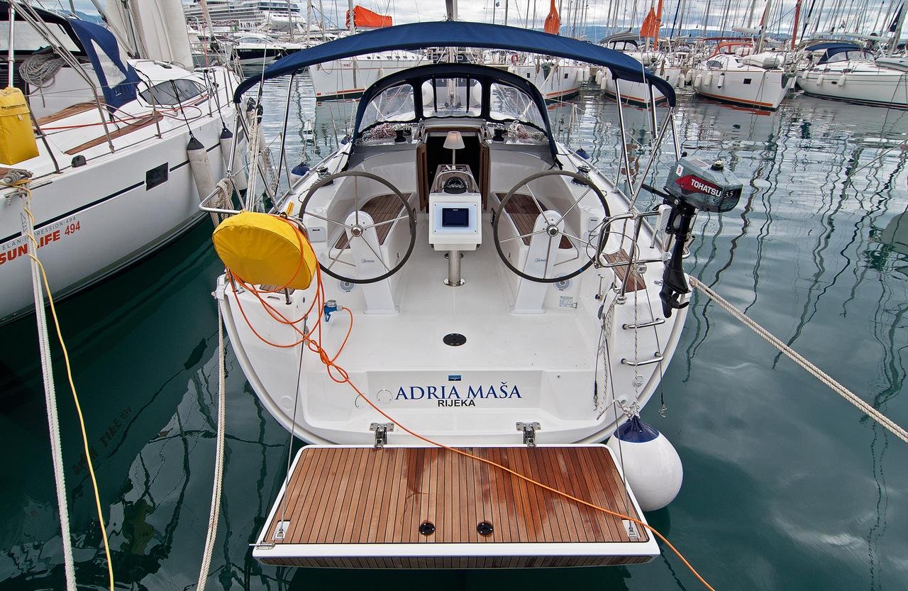Sailboat Bavaria Cruiser 34