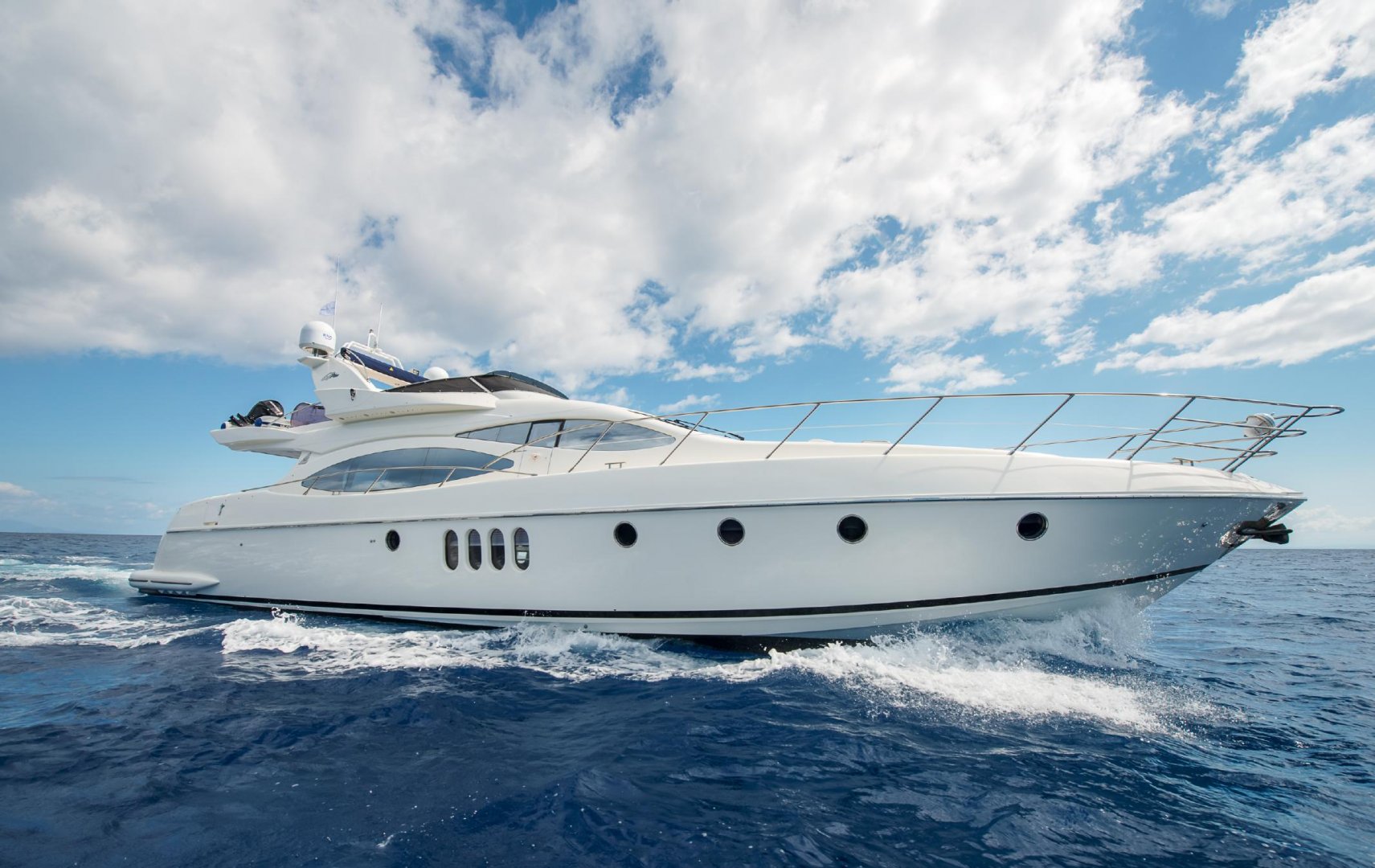Yacht di Lusso Azimut 68 Fly