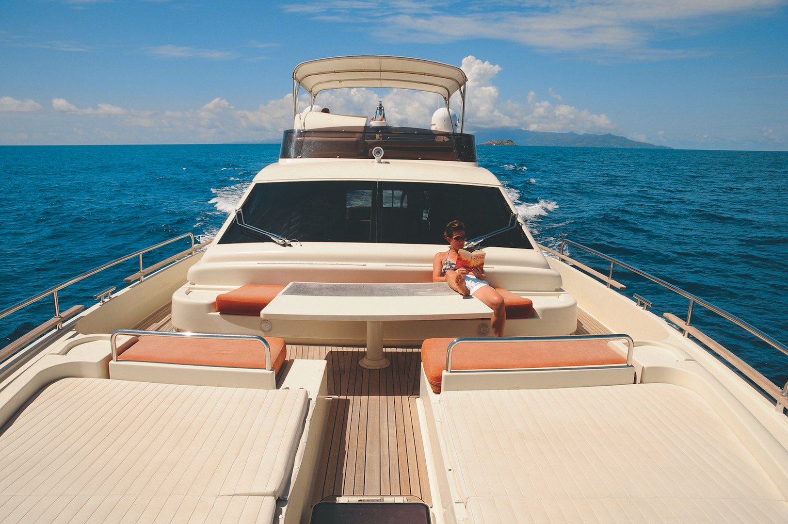 Luxury Yacht Ferretti 690