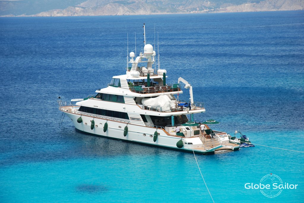 Luxury Yacht Westport 138