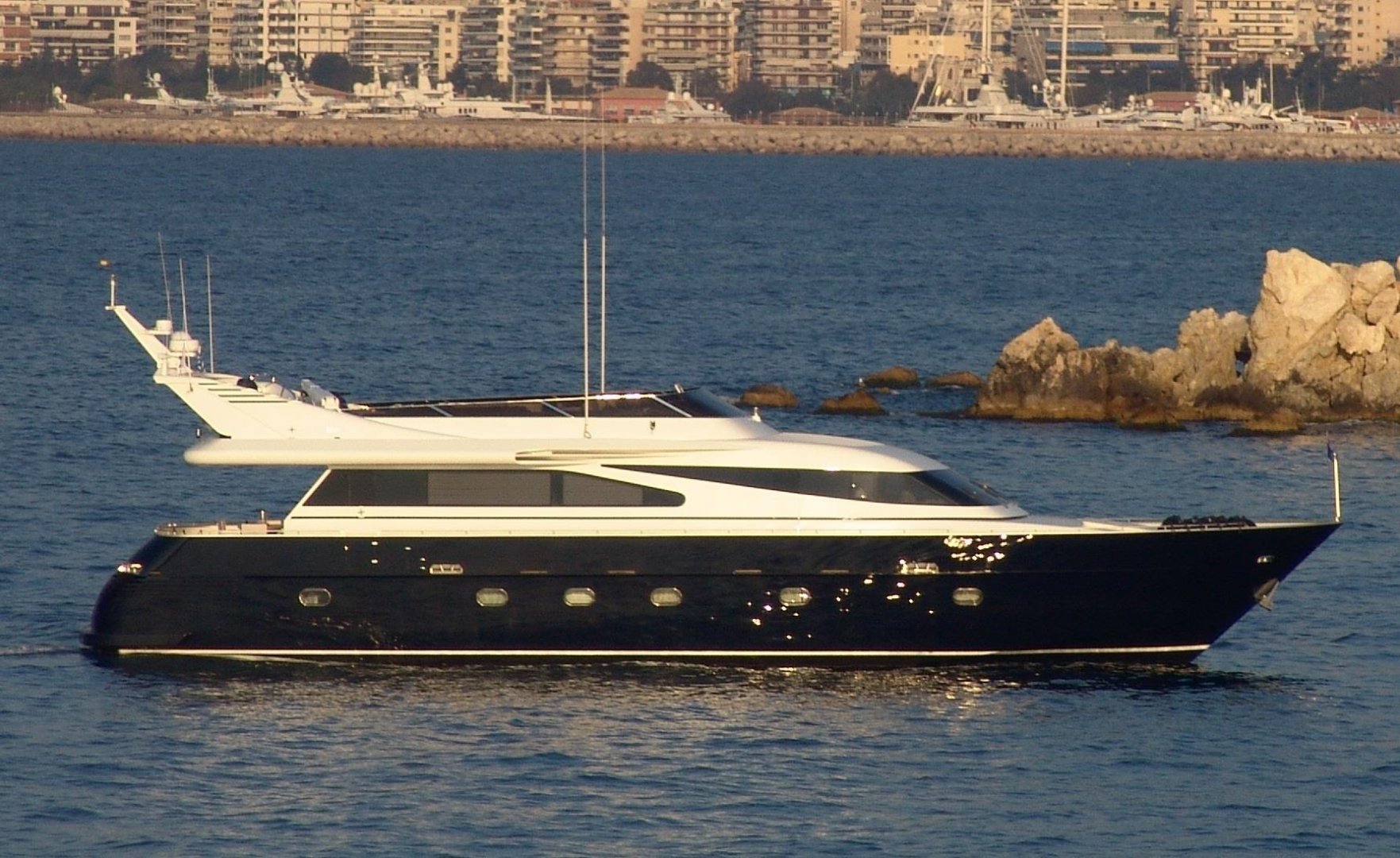 Luxury Yacht ZOI