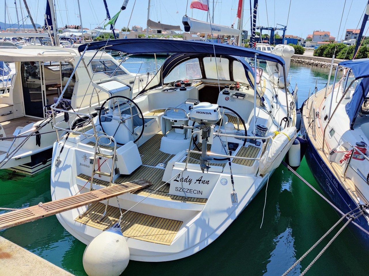 Sailboat Sun Odyssey 49i