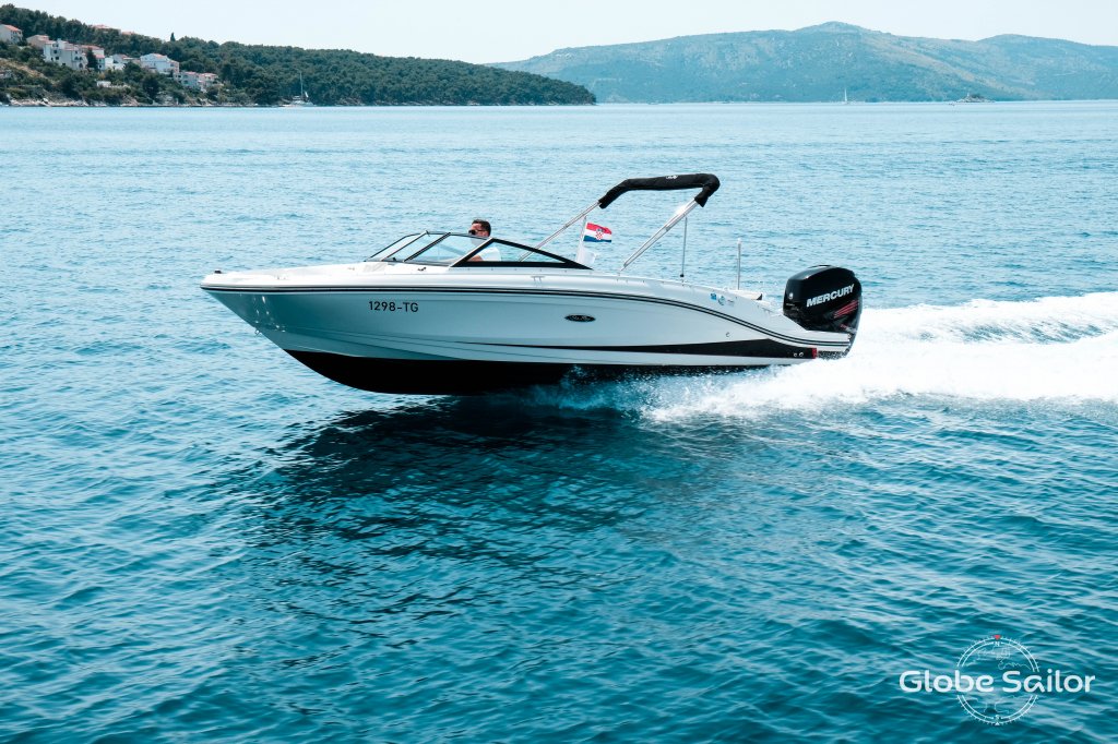 Motor boat Sea Ray SPX 210