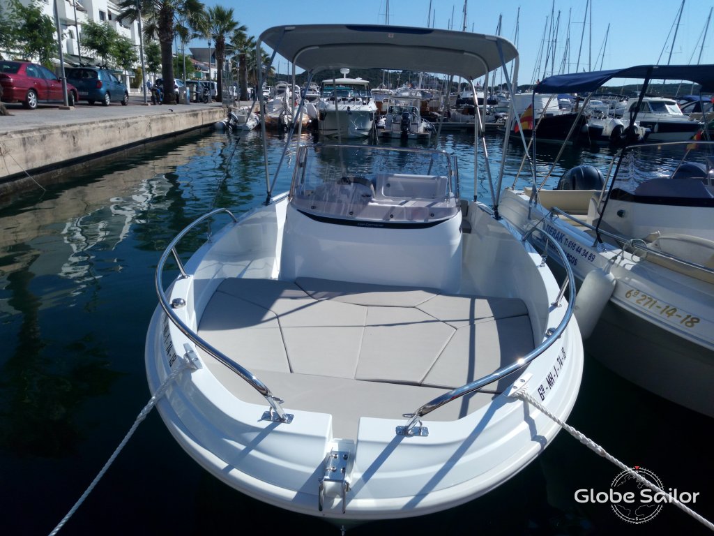 Barco a motor Cap Camarat 5.5 CC