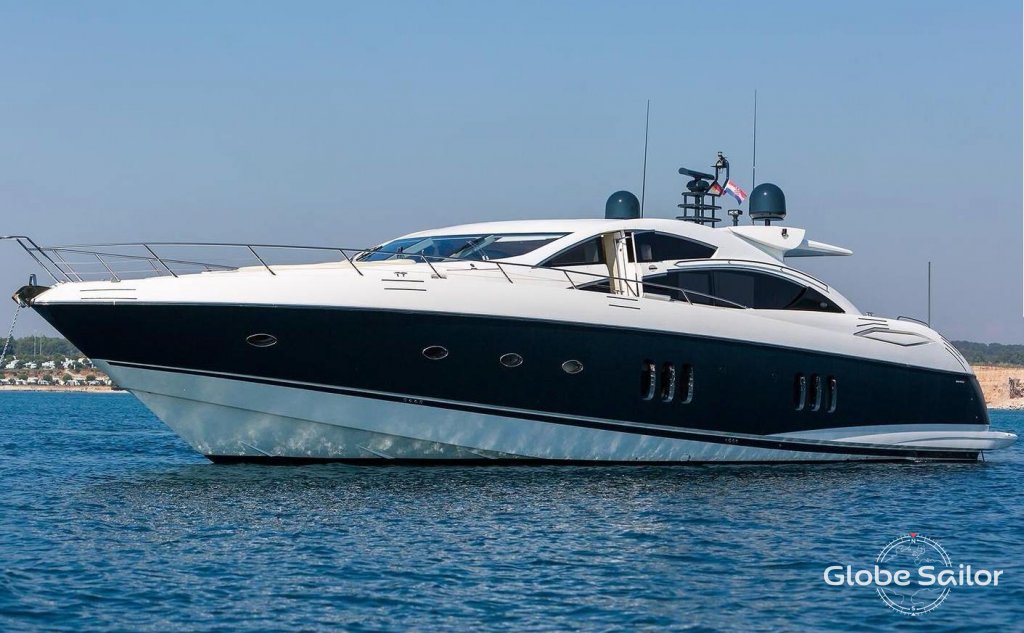 Luxury Yacht Sunseeker 82