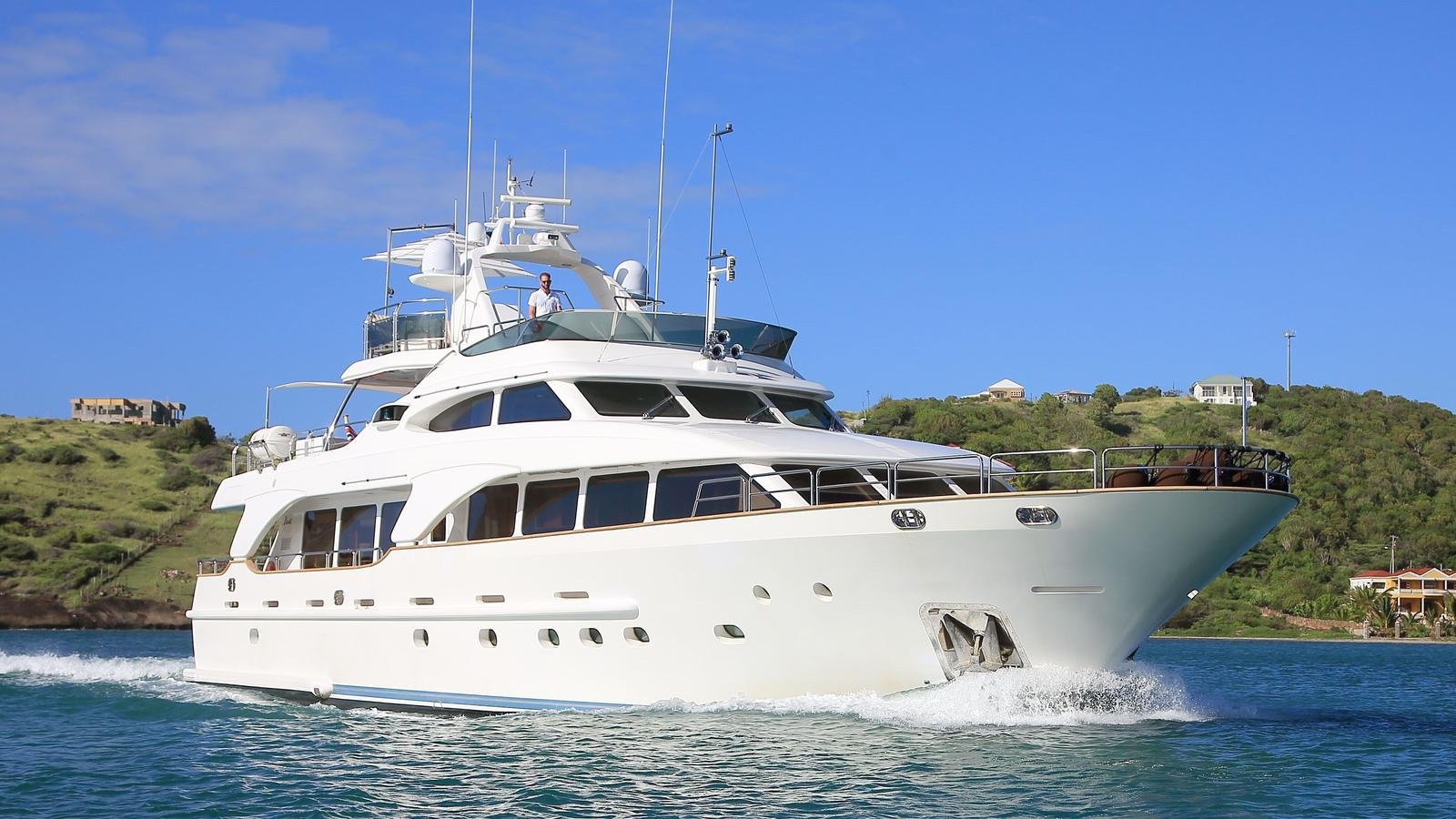 Luxury Yacht Benetti 100