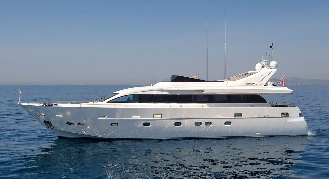 Luxury Yacht Admiral 24