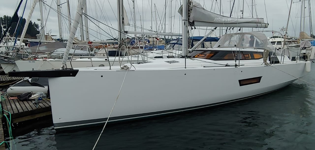 Sailboat Elan GT5