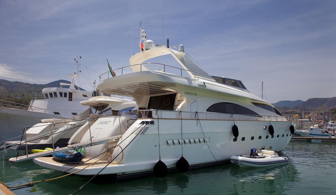 Luxury Yacht Amer 86