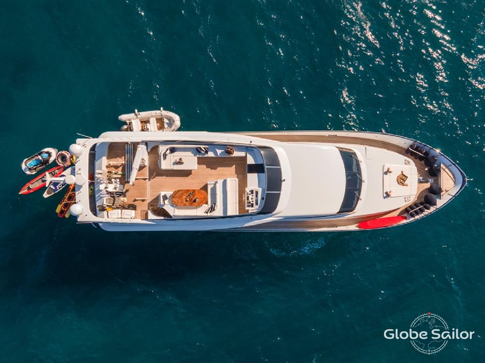 Luxury Yacht Admiral 85