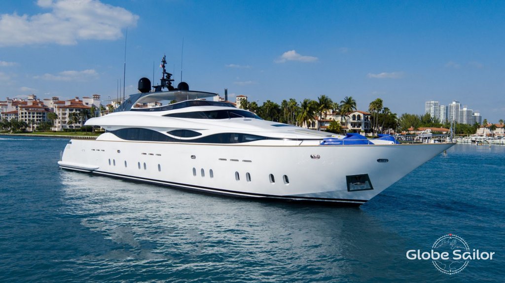 Luxury Yacht Maiora 39DP