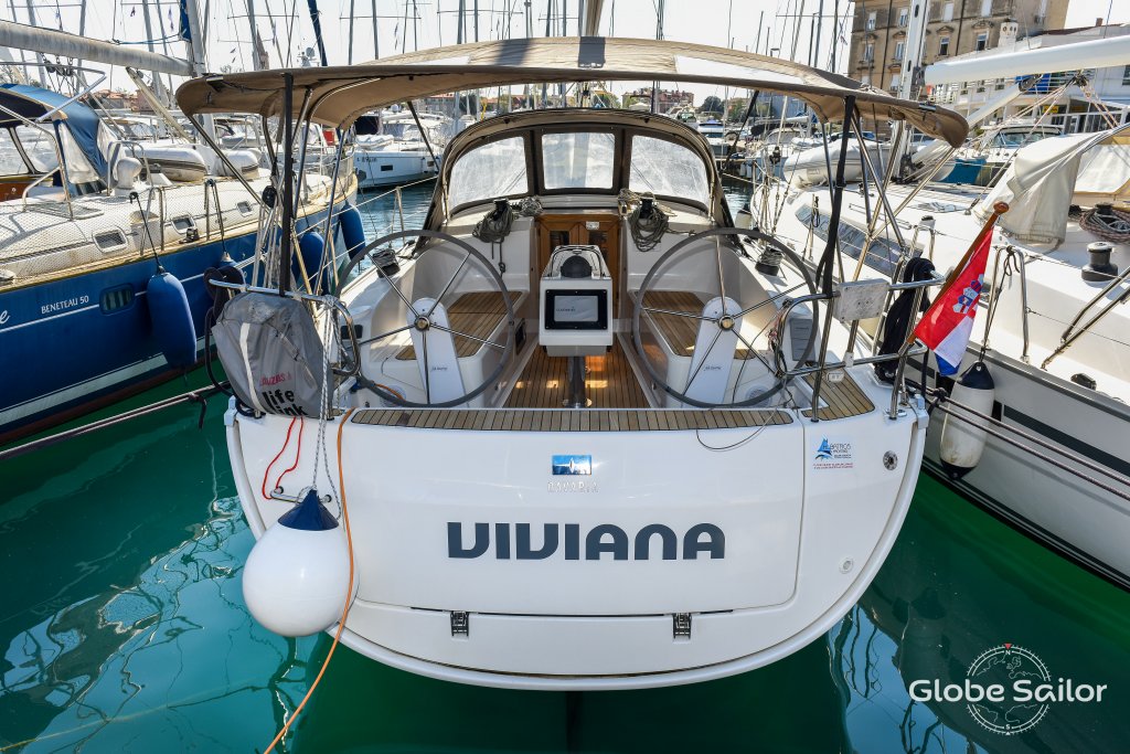 Sailboat Bavaria 37