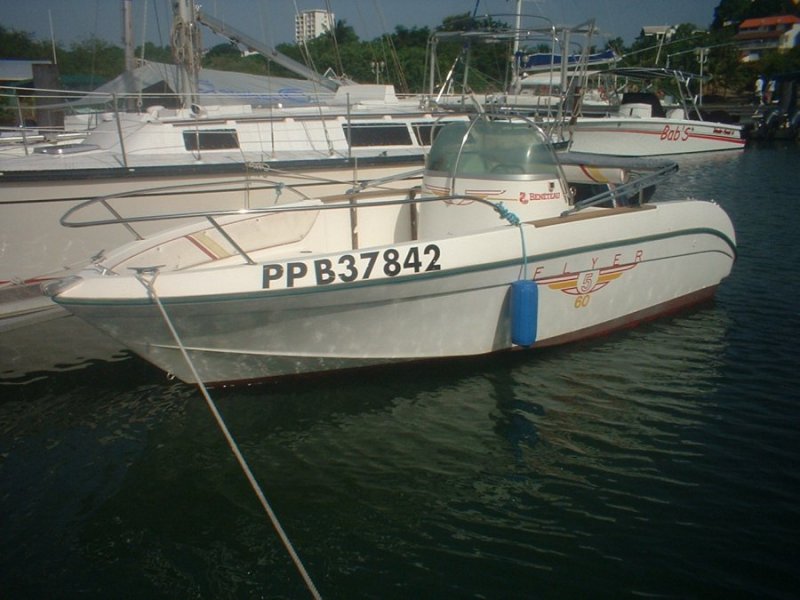 Motor boat Flyer 560
