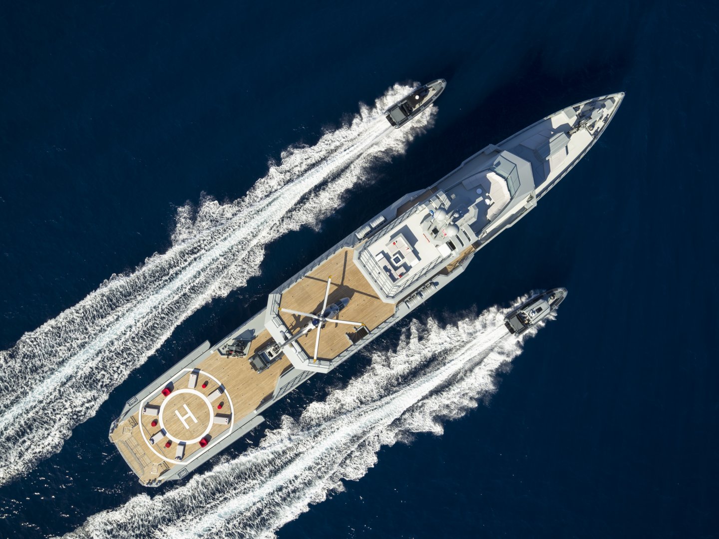 Luxury Yacht Bold
