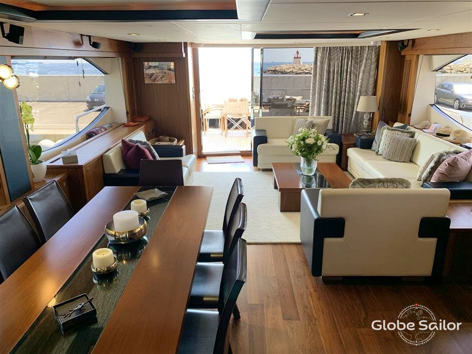 Luxury Yacht Sunseeker 88